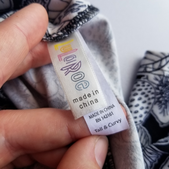 LuLaRoe • HTF B&W Strawberry Print TC Leggings - Picture 2 of 4